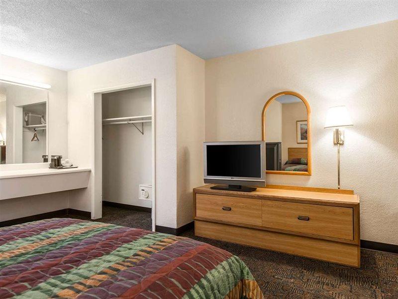 Rodeway Inn&Suites Colorado Springs Exterior foto