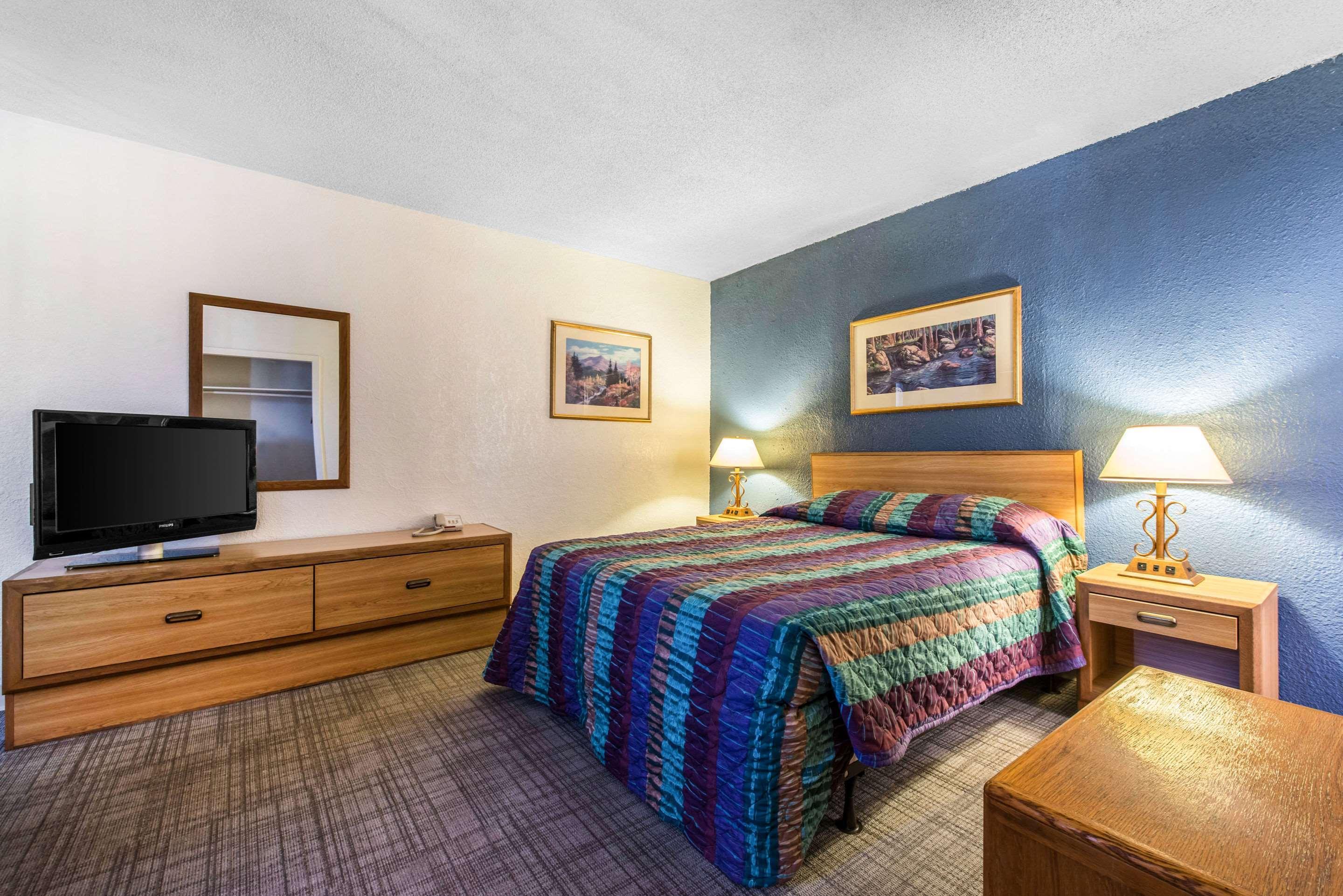 Rodeway Inn&Suites Colorado Springs Exterior foto