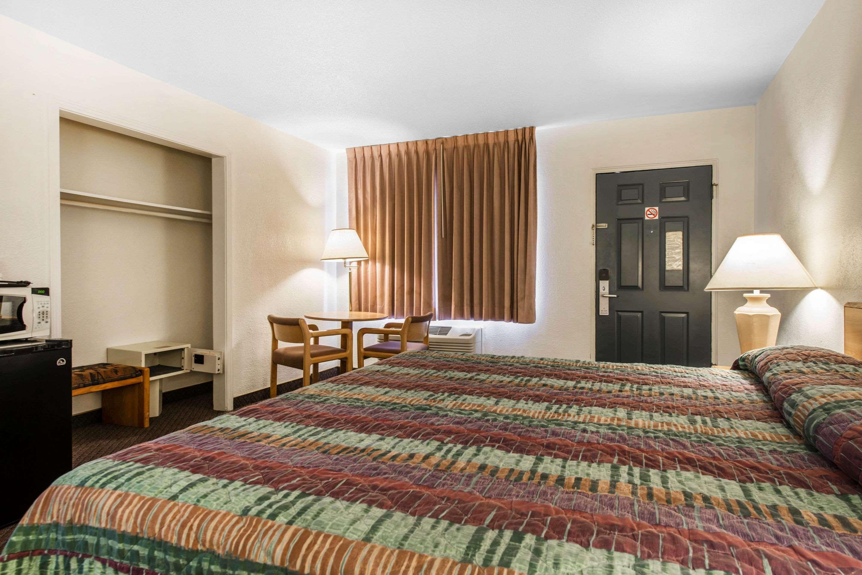 Rodeway Inn&Suites Colorado Springs Exterior foto