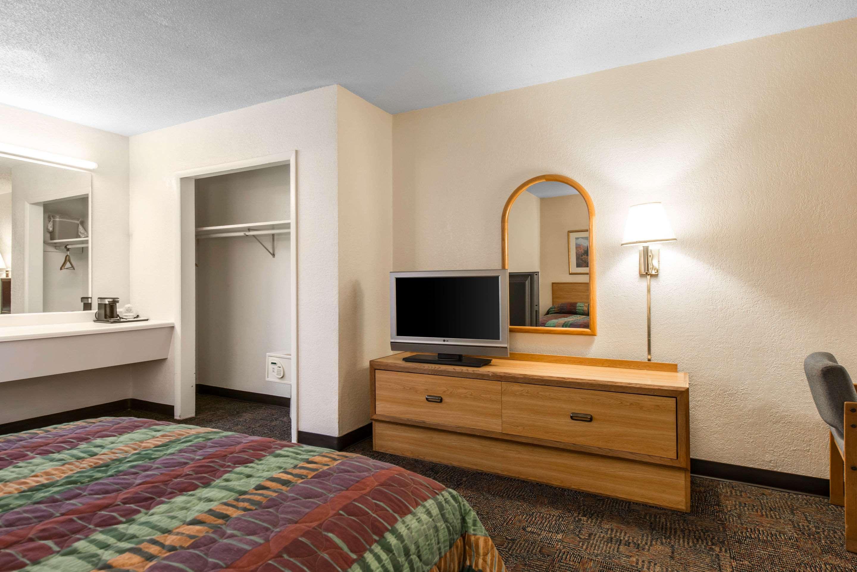 Rodeway Inn&Suites Colorado Springs Exterior foto