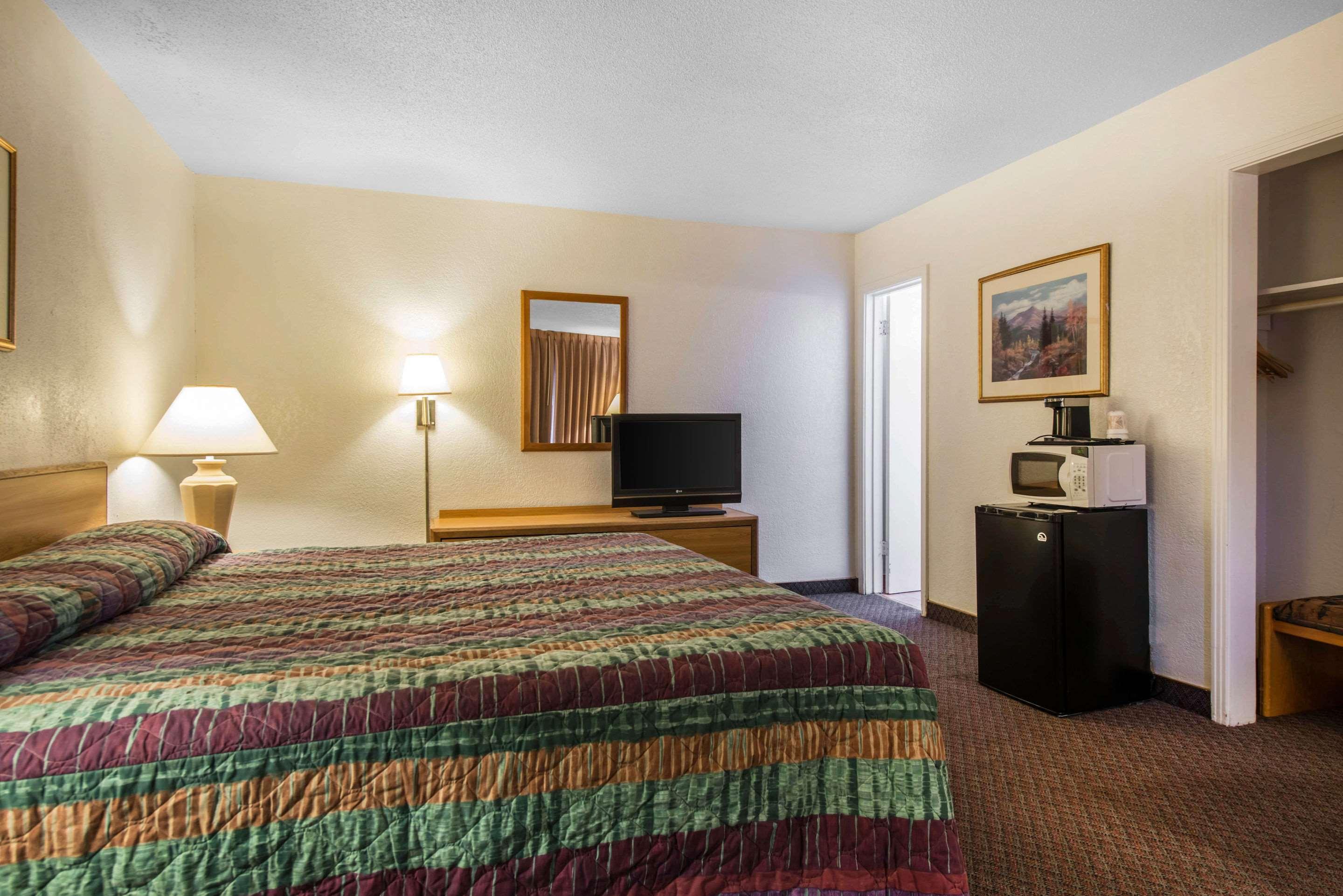 Rodeway Inn&Suites Colorado Springs Exterior foto
