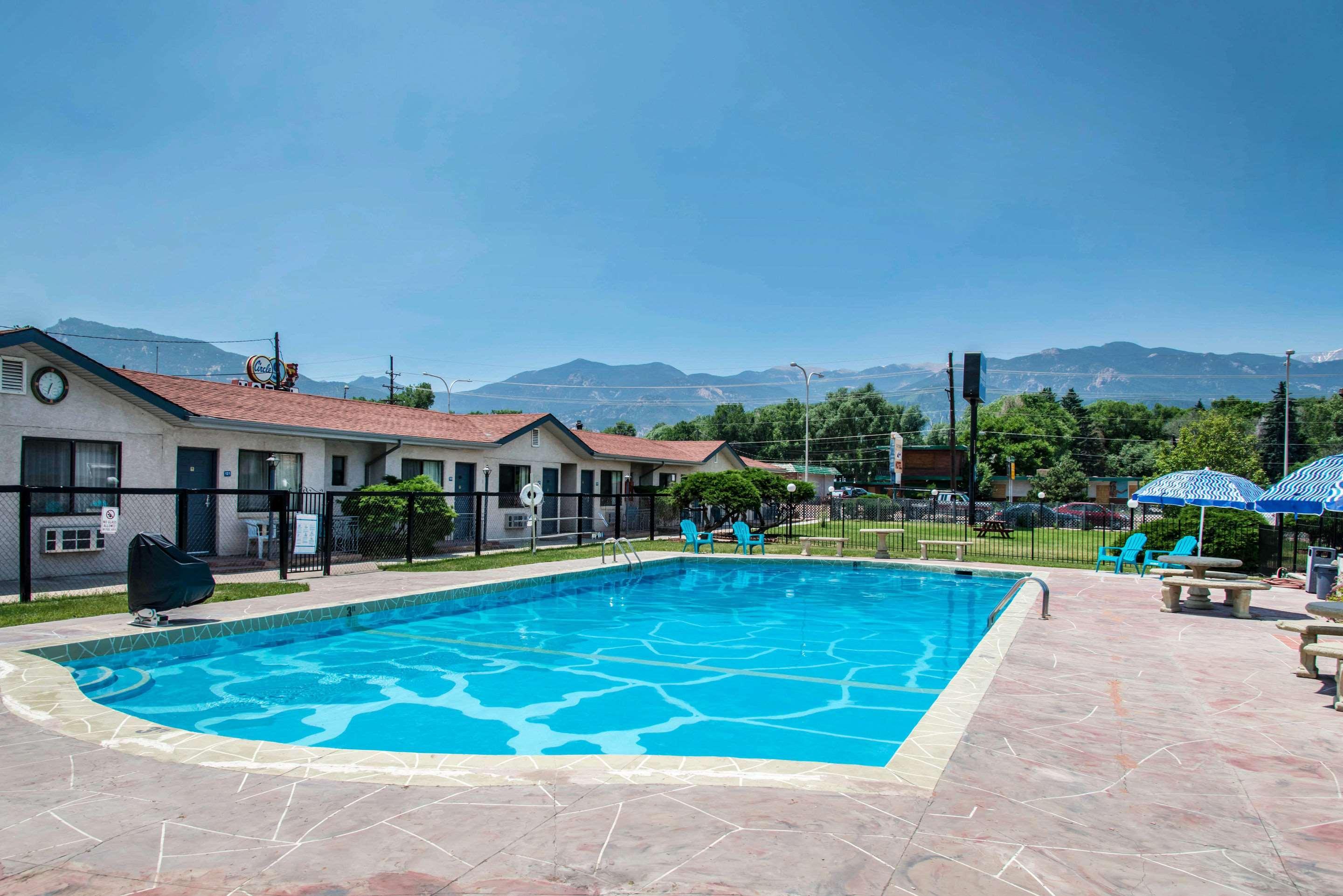 Rodeway Inn&Suites Colorado Springs Exterior foto