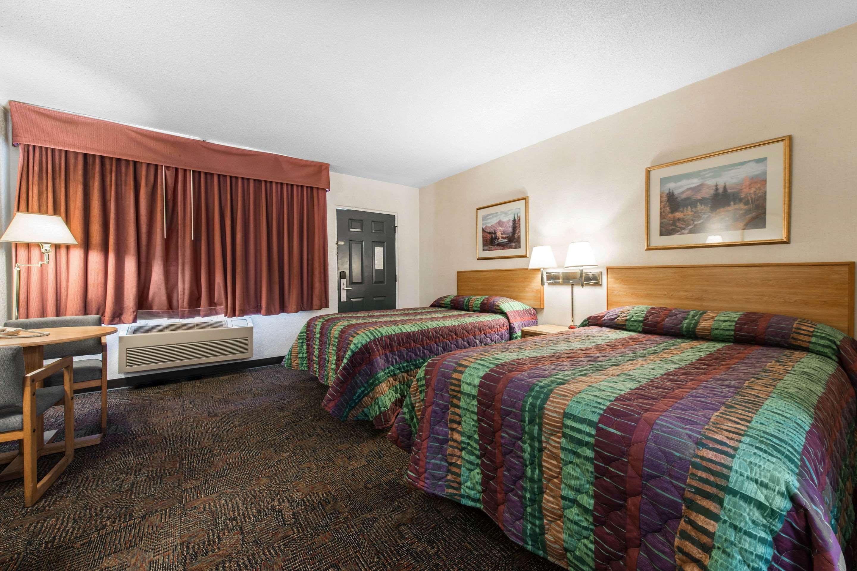 Rodeway Inn&Suites Colorado Springs Exterior foto