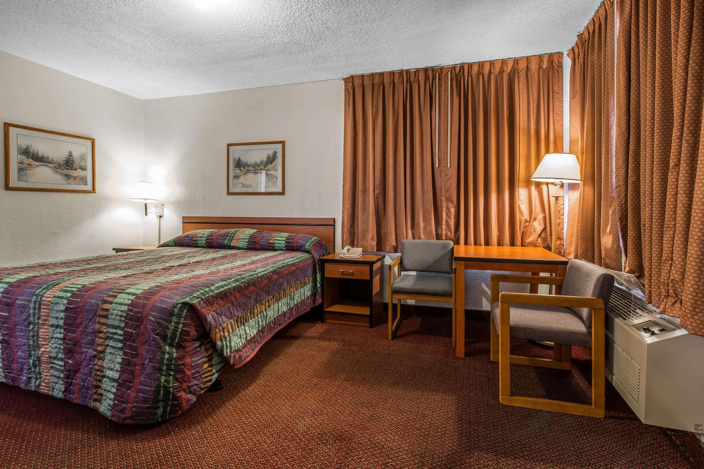 Rodeway Inn&Suites Colorado Springs Exterior foto
