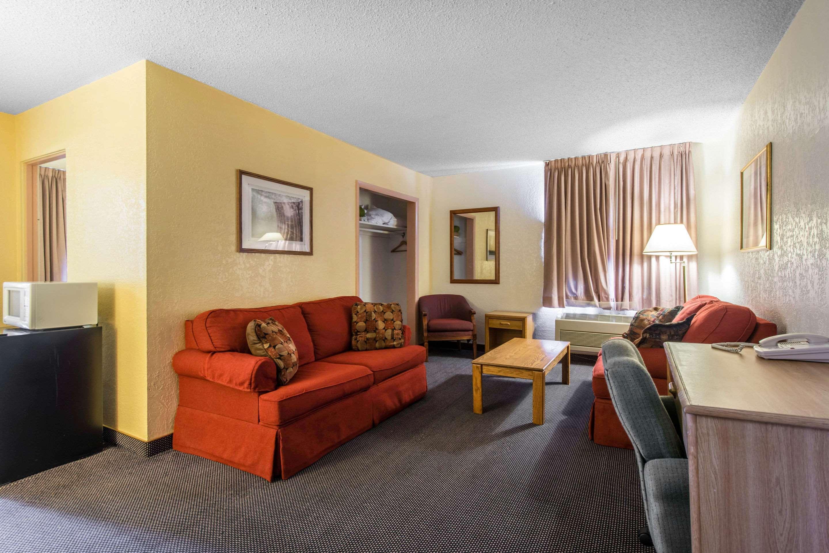 Rodeway Inn&Suites Colorado Springs Exterior foto