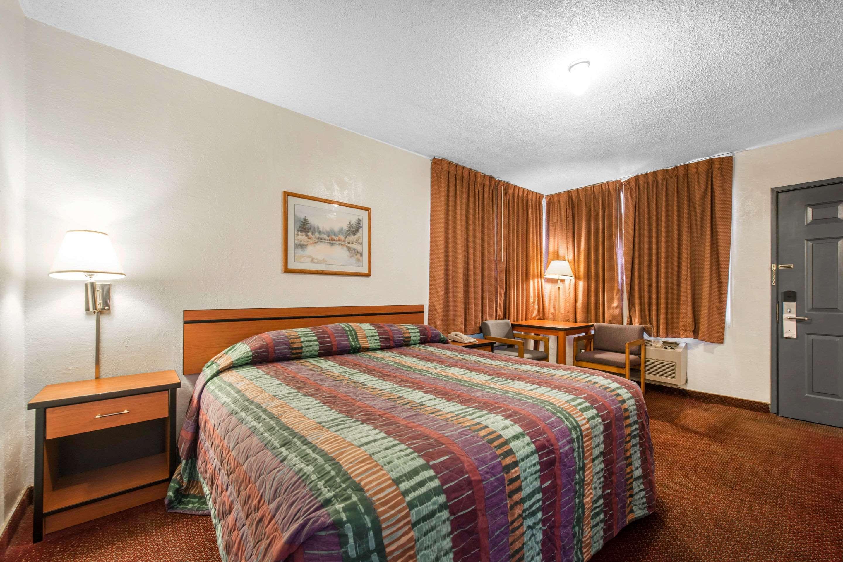 Rodeway Inn&Suites Colorado Springs Exterior foto