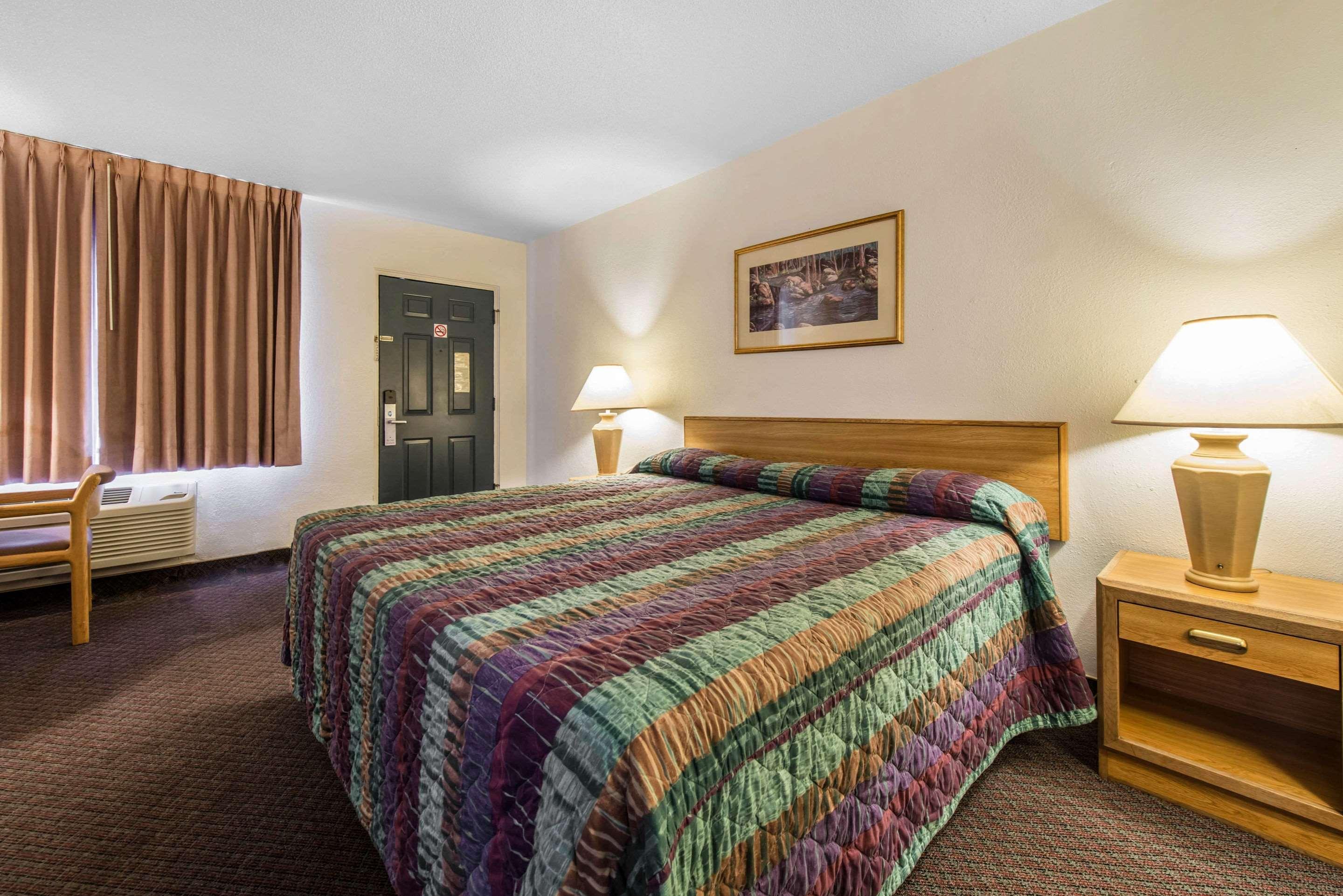 Rodeway Inn&Suites Colorado Springs Exterior foto